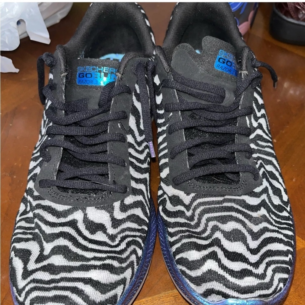 SKECHERS GOODYEAR GO-RUN PERFORMANCE HYPER BURST SNEAKERS BLACK WHITE SZ 8
